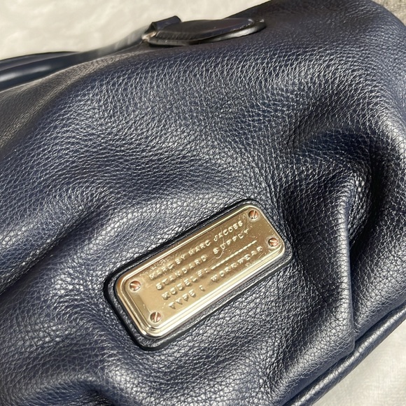 Marc by Marc Jacob’s New Q Legend Satchel bag in Navy with Silver metalware - Picture 7 of 16